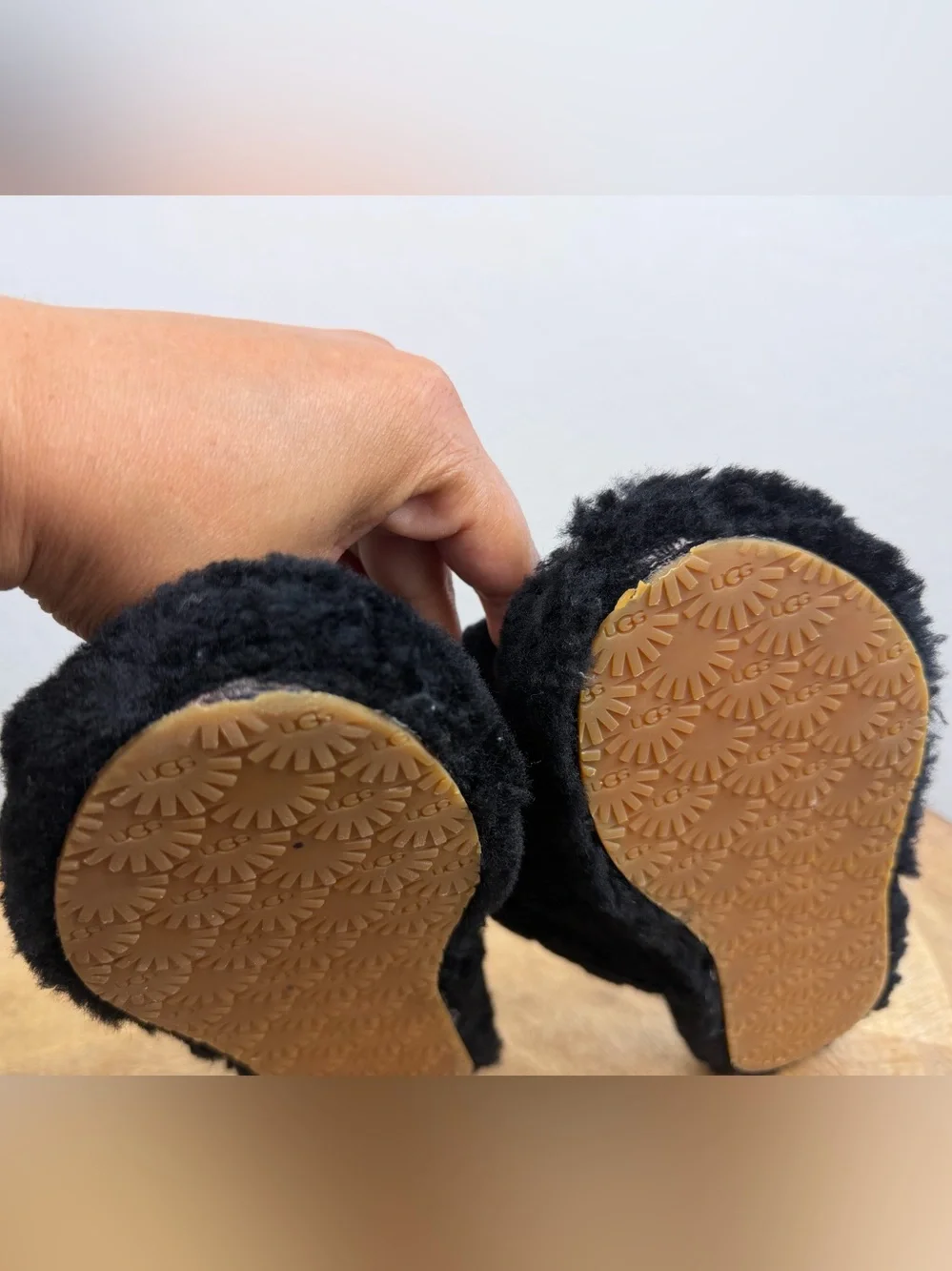 •UGGS• Kids Fluff Yea Slippers Slingback Size 1Y
